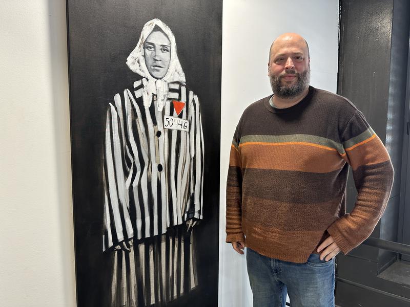 Ricard Ribera Llorens, president of the Neus Català foundation with a paiting of Neus Català