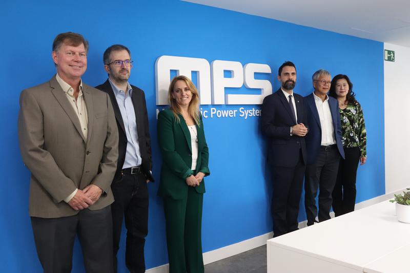 Several officials for American company MPS with Catalonia's economy minister, Natàlia Mas, and business minister, Roger Torrent