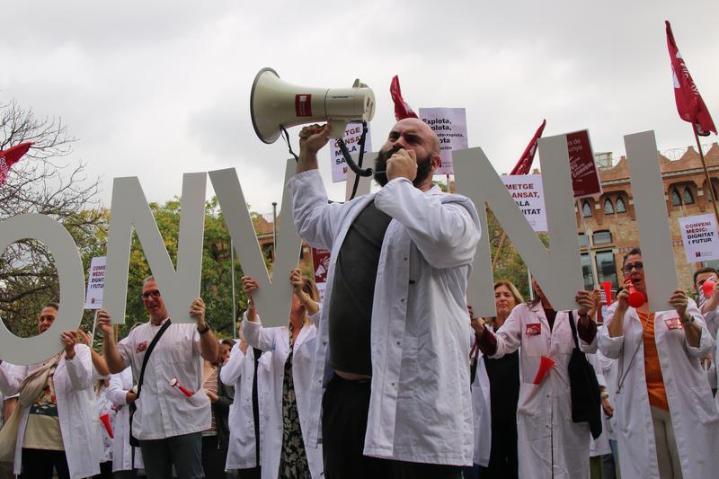 Doctors stike and protest in central Barcelona
