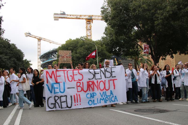 Several health workers demonstrate outside of the Catalan health ministry in Barcelona on October 3, 2025