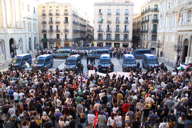 Barcelona's Plaça Sant Jaume, where a counter-demonstration faced a far-right rally