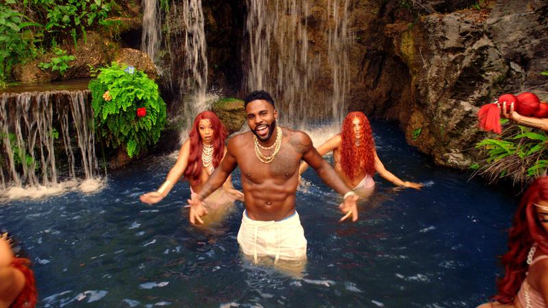 An image from Jason Derulo's music video for the song 'Acapulco'