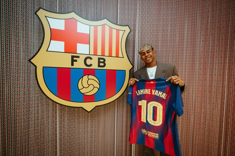 Lamine Yamal is Barça's new number 10