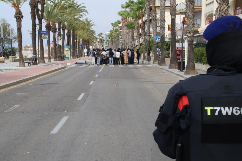 A police officer oberves a group of street vendors