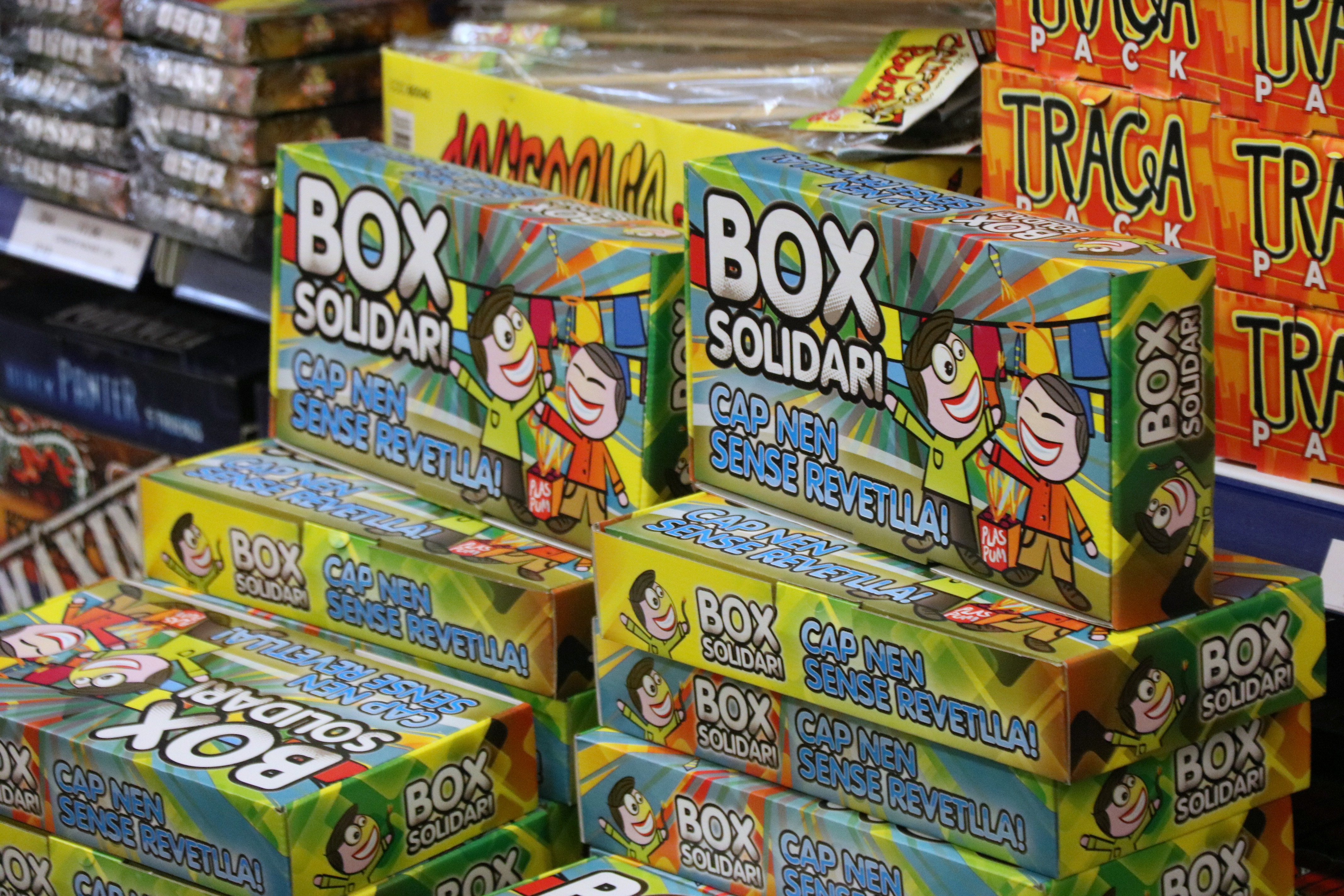 Boxes with the solidarity batch sold by Petards CM
