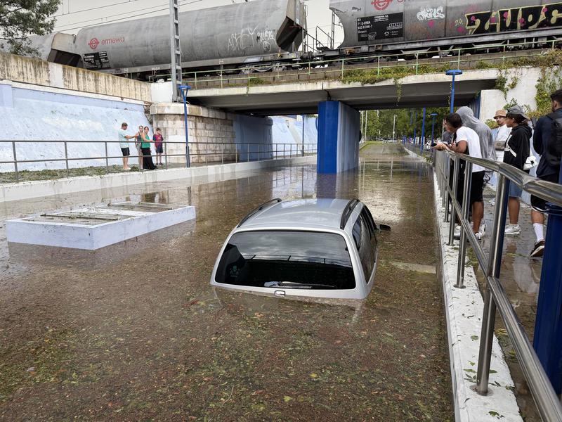 Car trapped in a flooded underpass Tarragona