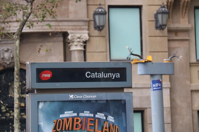 A sign for Catalunya station