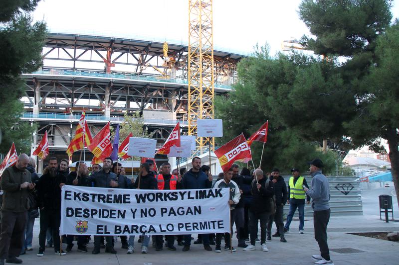 The protest of dismissed undocumented workers in front of the Spotify Camp Nou