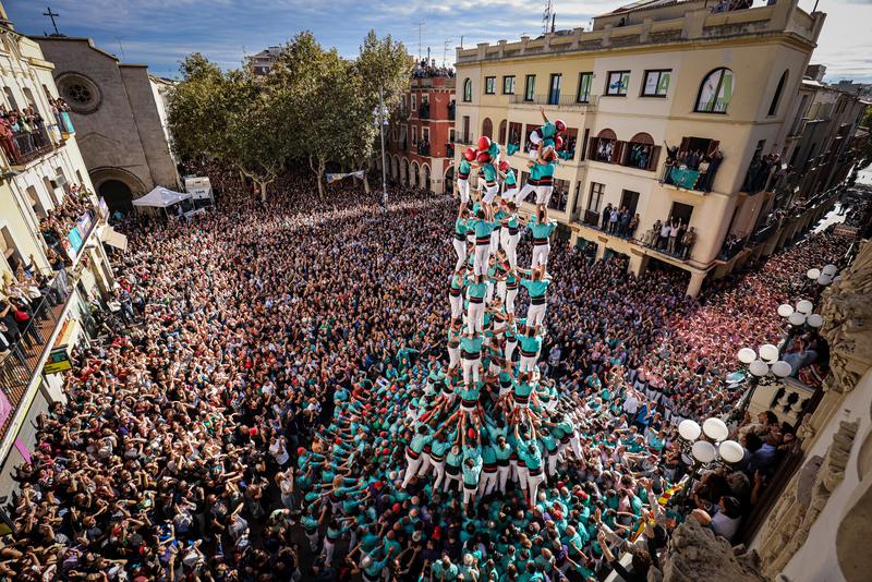 Castellers will make their human towers in the Gràcia neighborhood on Sunday April 14