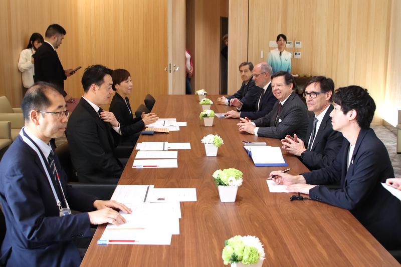 Meeting between Catalan president Salvador Illa, Catalan foreign minister Jaume Duch, and the mayor of Osaka.