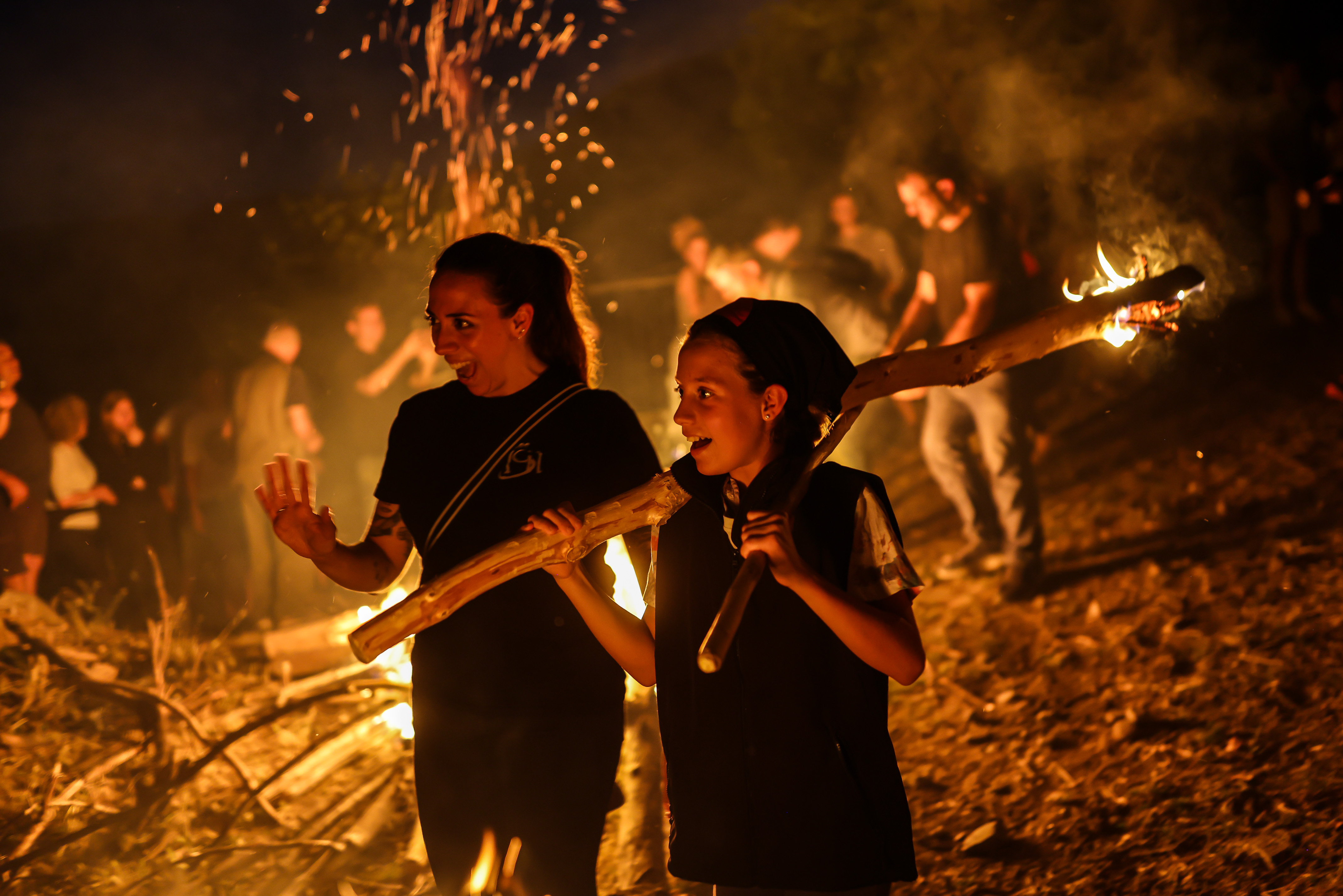 A young woman with the falla on her neck in Isil, in Pallars Sobirà