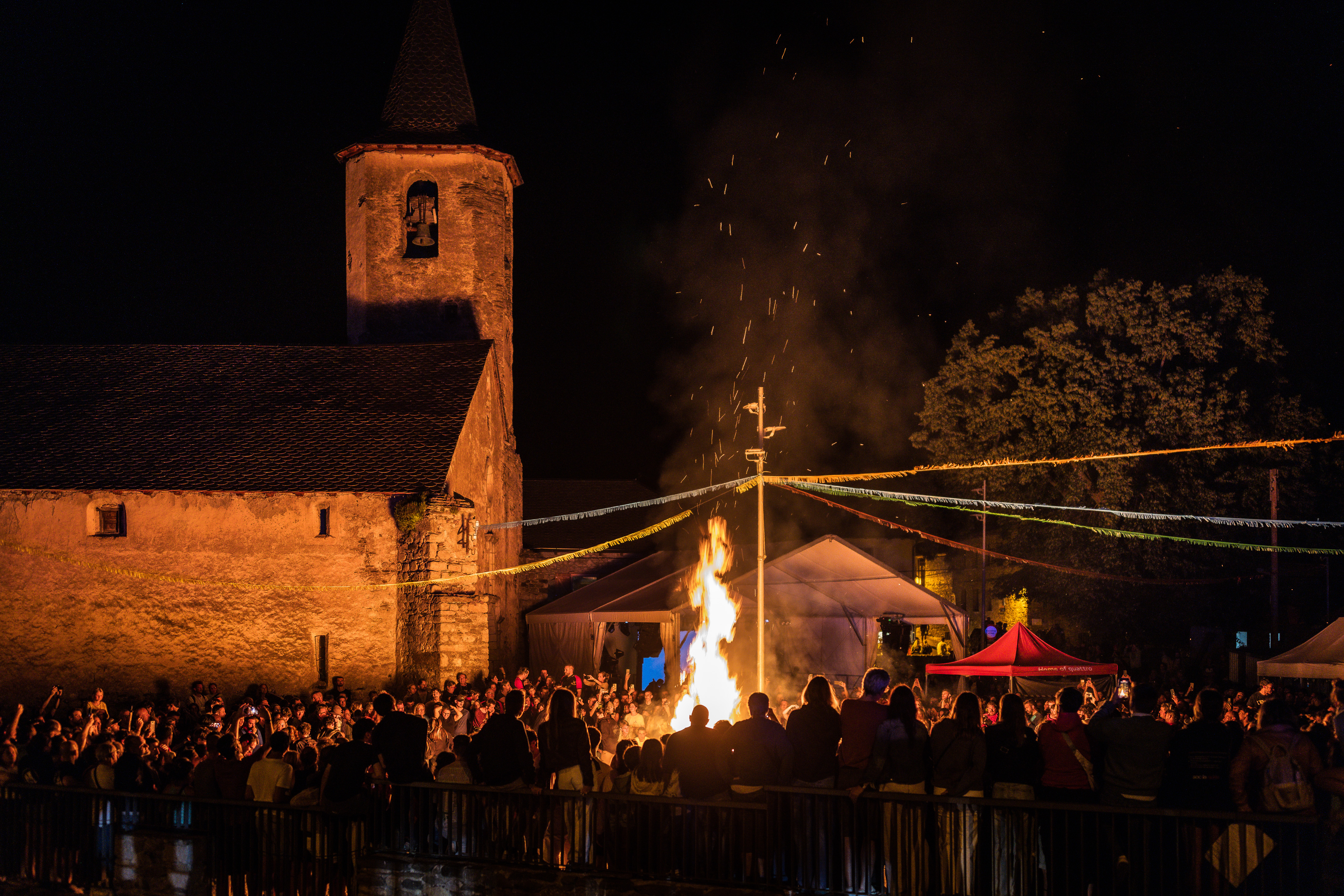 Sant Joan bonfire in the middle of Plaça of Isil