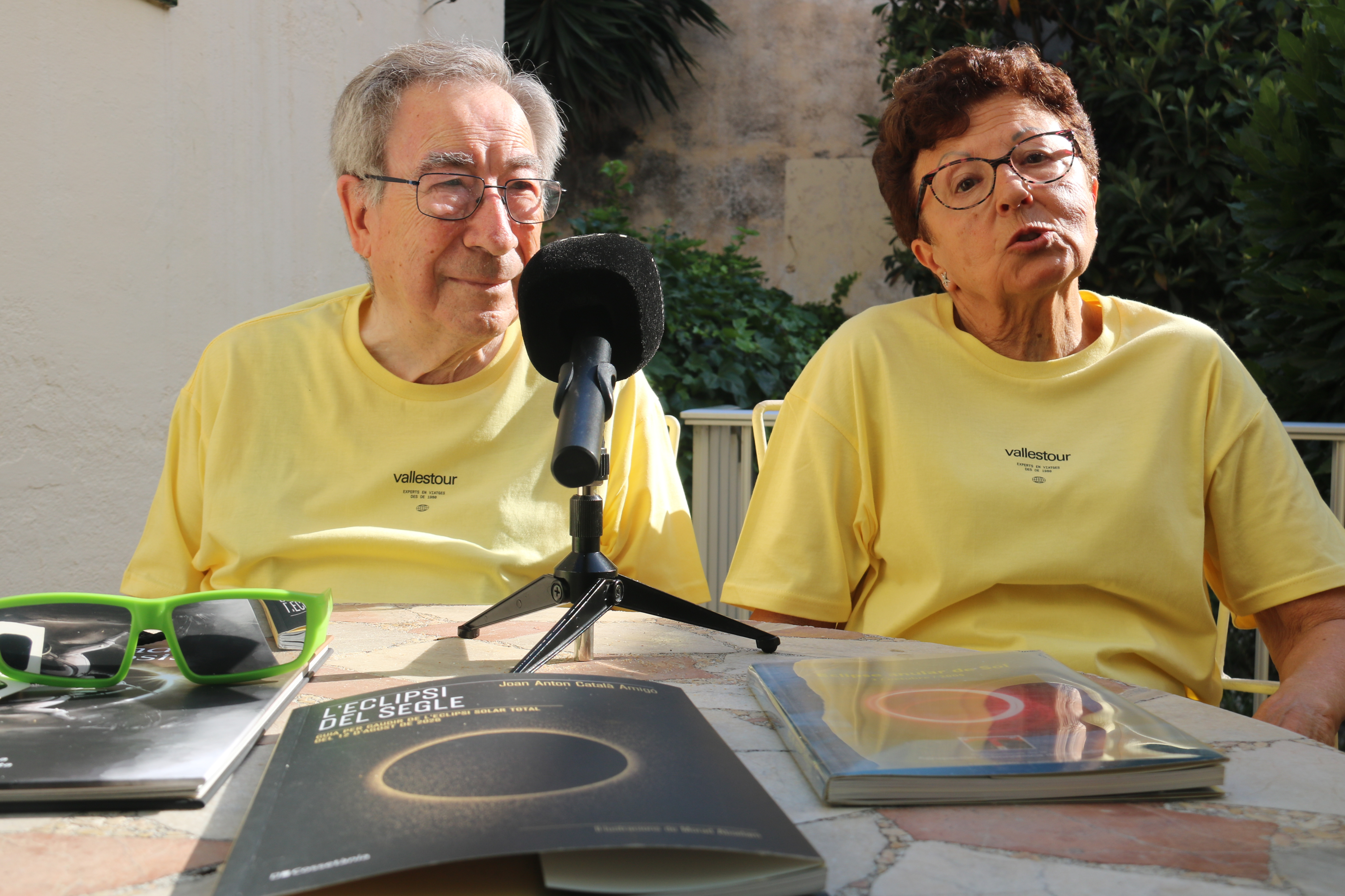 Eclipse chasers Jaume Sacasas and Carme Lluís during an interview with ACN