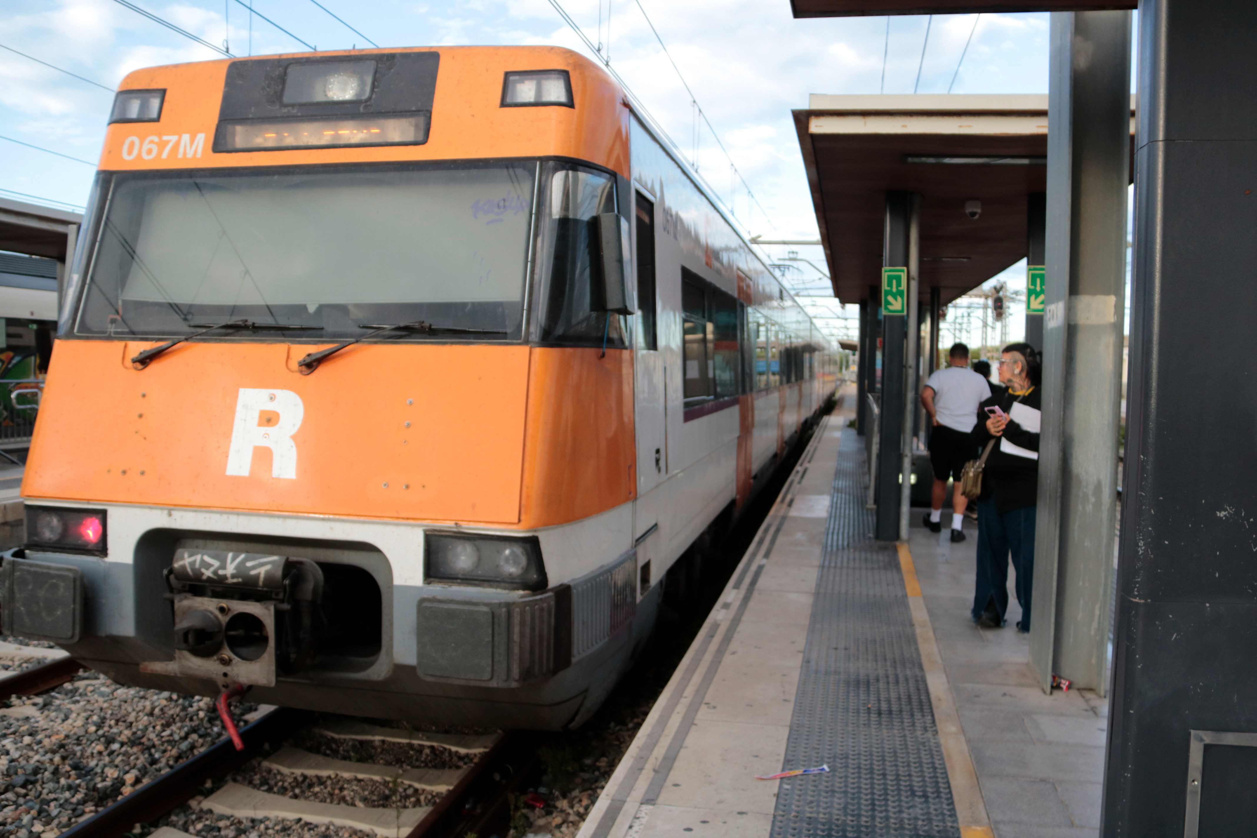 A delayed train at Sant Vicenç de Calders