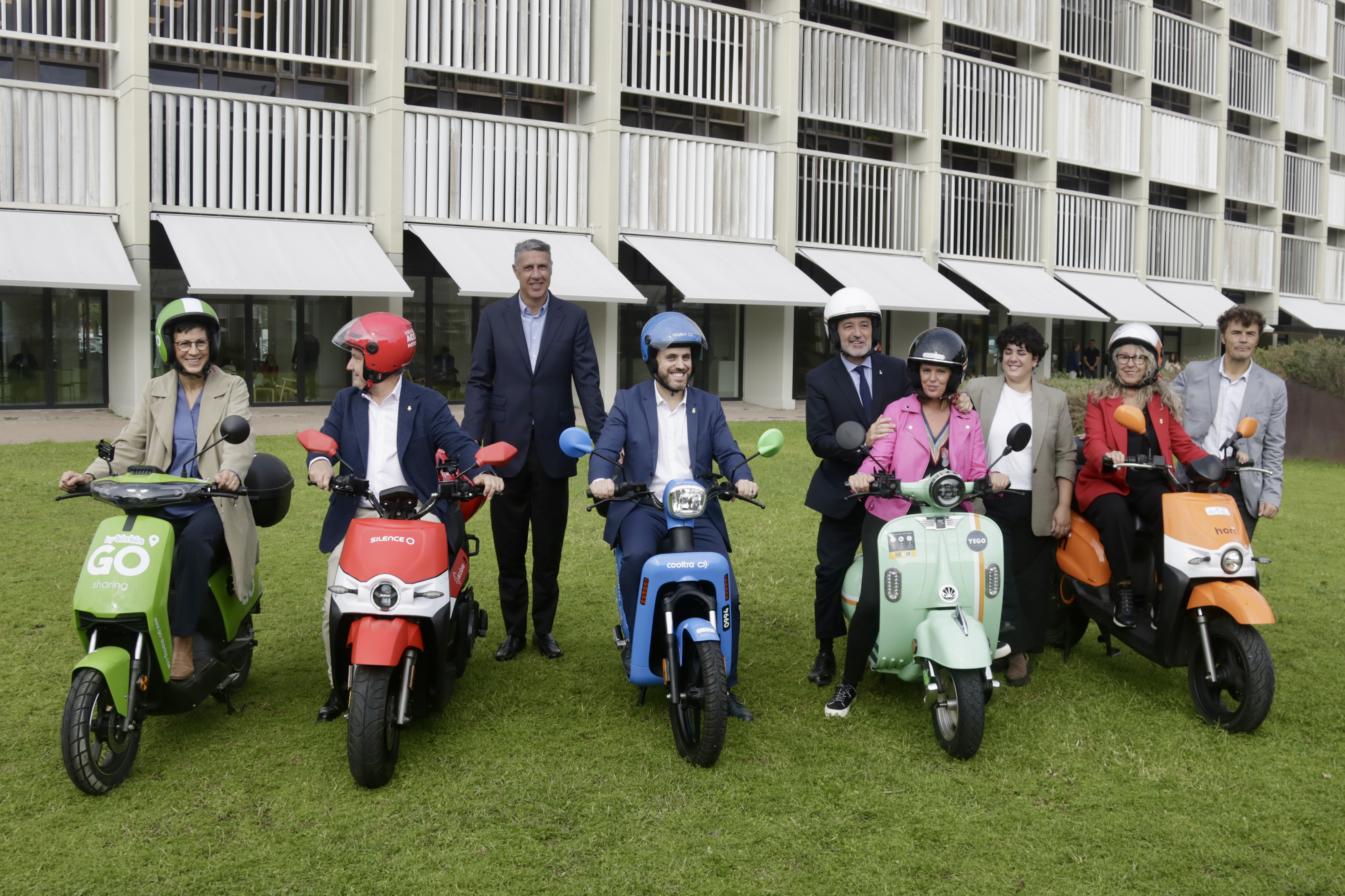 Majors from cities of the Metropolitan Area with the motorbikes.