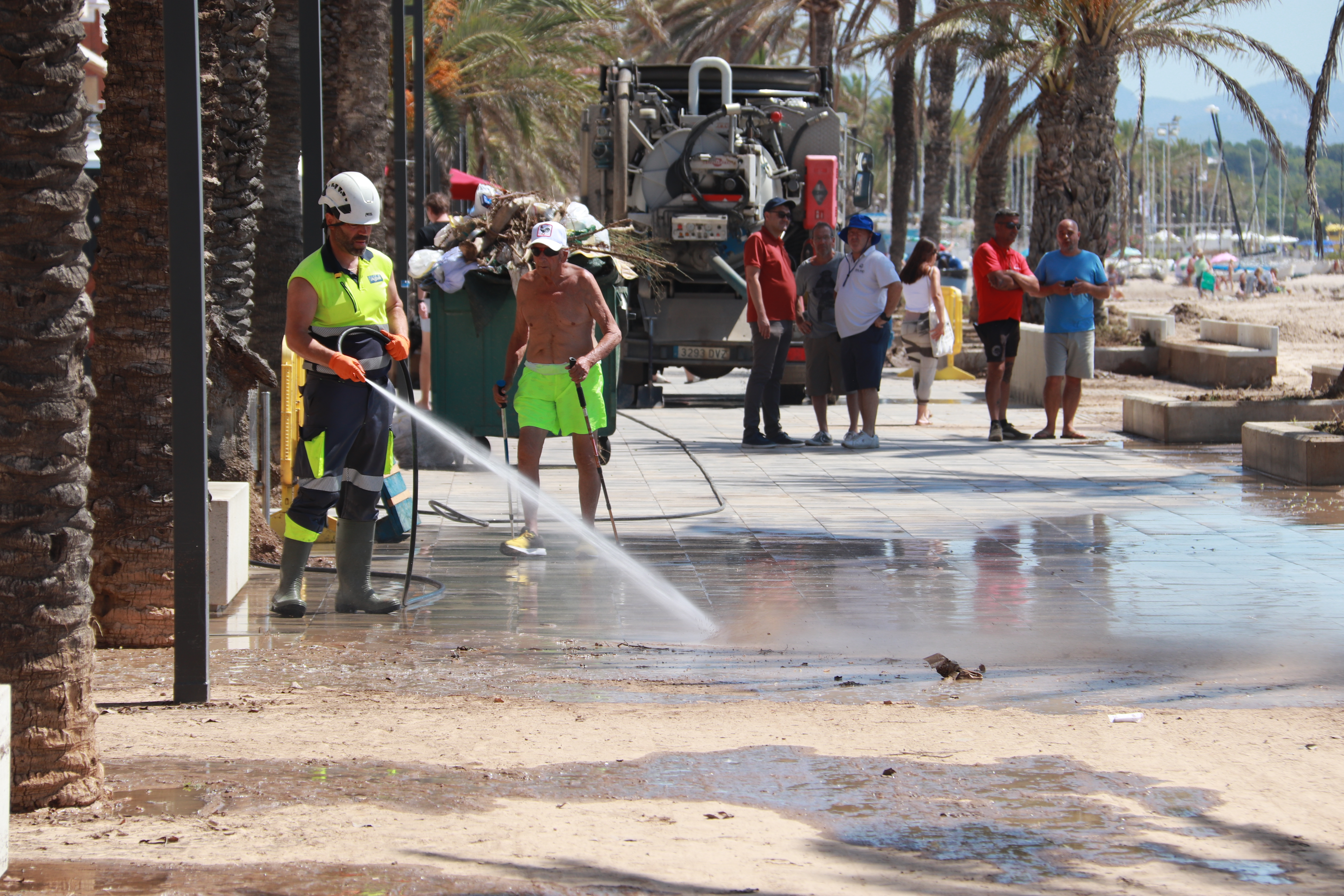 Cleanup in Cubelles after the Foix river overflow