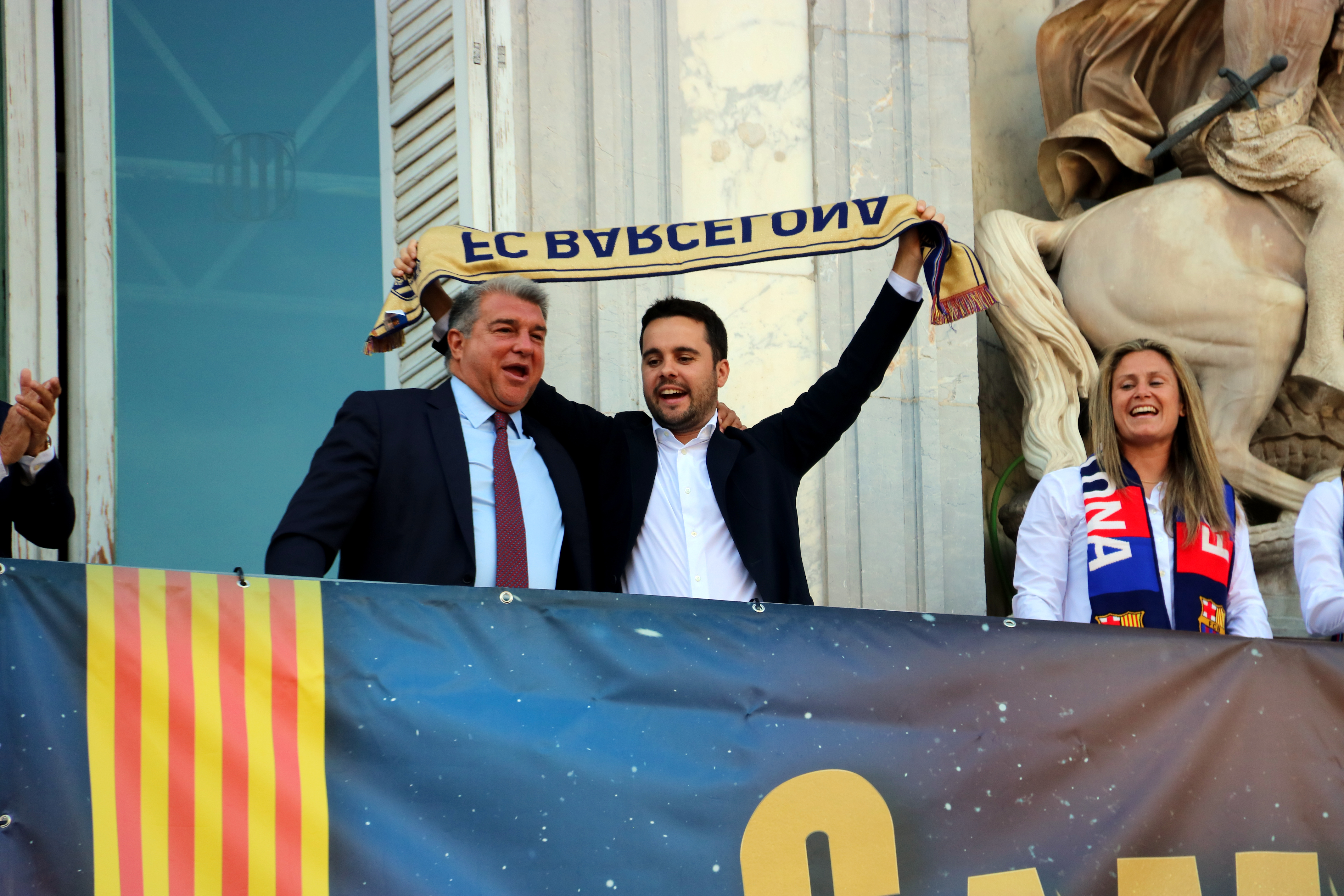 FC Barcelona Women's coach Jonatan Giráldez and Barça president Joan Laporta at the balcony of the Catalan government's headquarters on June 4, 2023 during the Champions League celebration