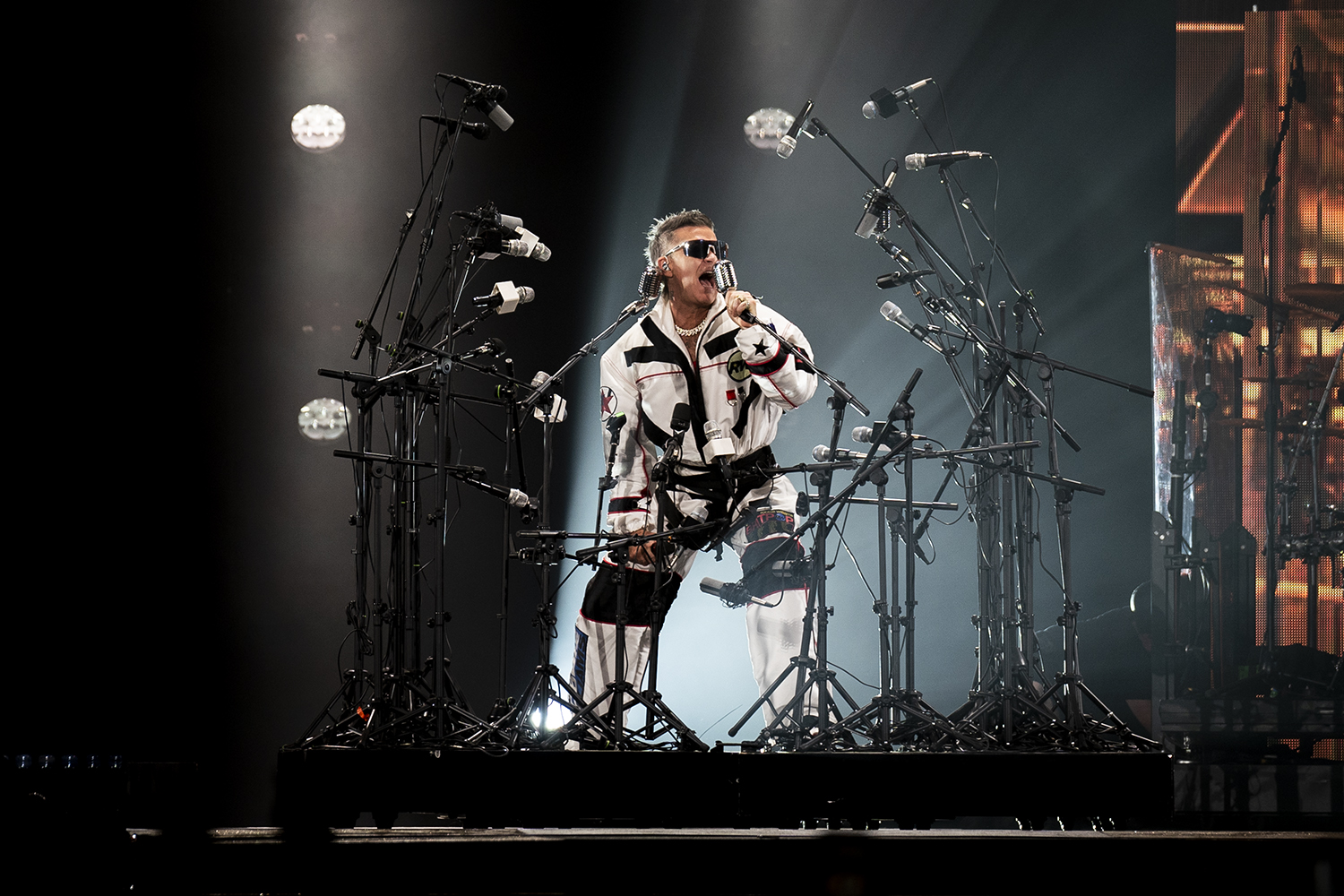 Un dels moments del concert de Robbie Williams a l'RCDE Stadium