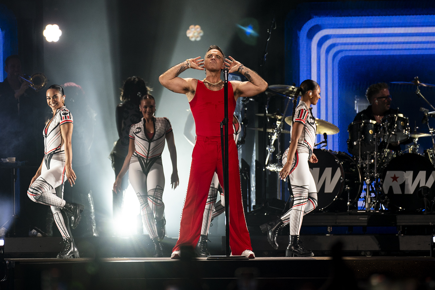 Robbie Williams cantant a l'RCDE Stadium