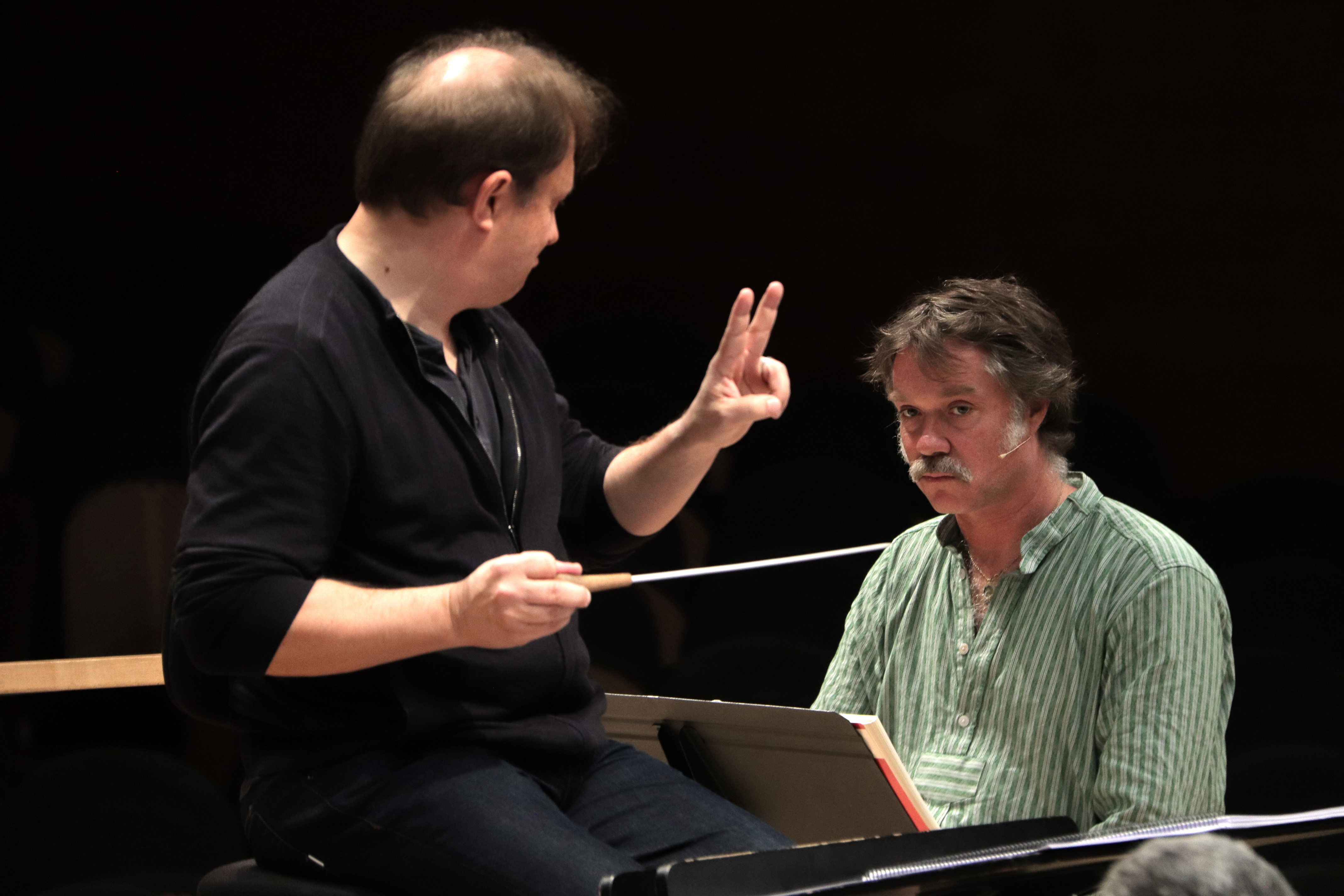 Conductor Ludovic Morlot and composer Rufus Wainwright during a rehearsal of the 'Dream Requiem' piece by Wainwright in Barcelona's L'Auditori on January 23, 2025