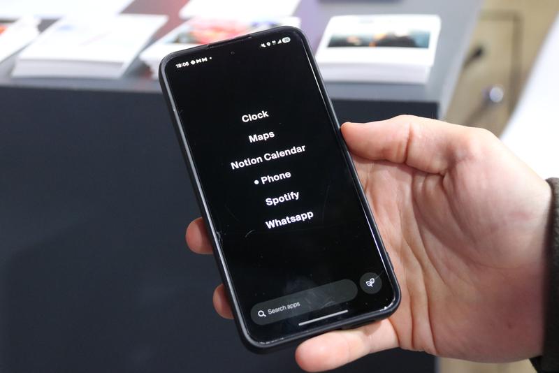 Els mòbils minimalistes es colen al Mobile World Congress amb l'objectiu d'esquivar els "perjudicis" d'Internet