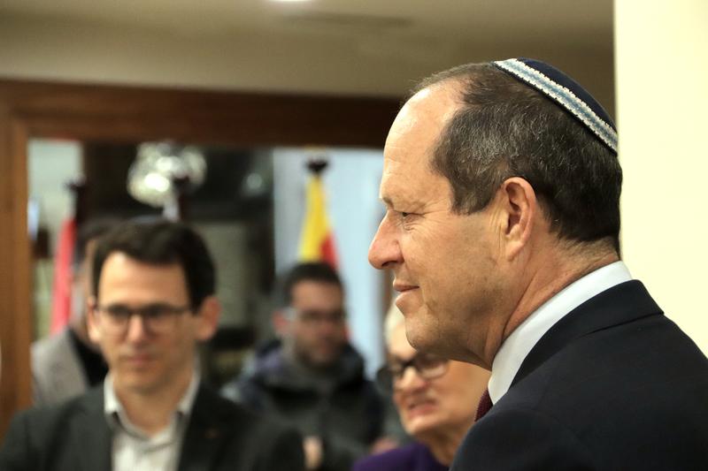 Israel's economy minister, Nir Barkat, visiting Barcelona's Israeli Community (CIB) on February 28, 2023