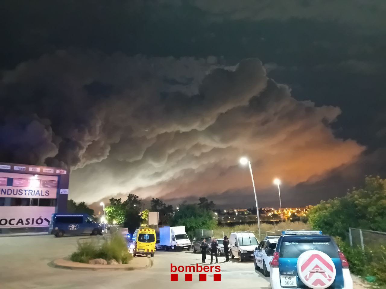 Toxic cloud over Vilanova i la Geltrú as a result of the fire