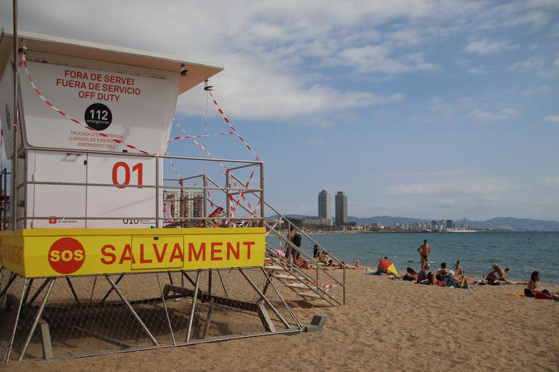 Lifeguard tower closed because of strike on Barcelona beaches