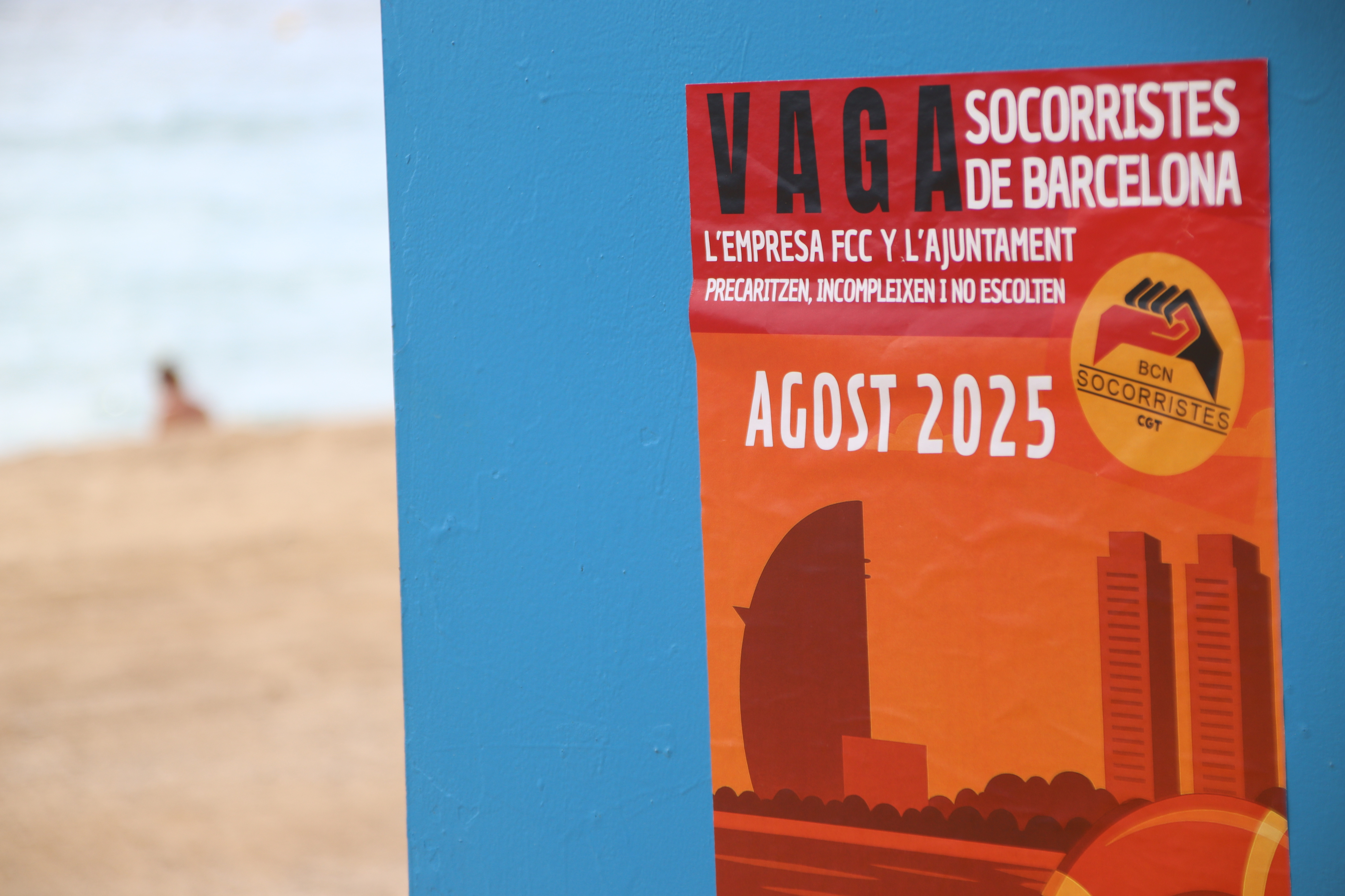 Strike notice posted on Sant Sebastià beach