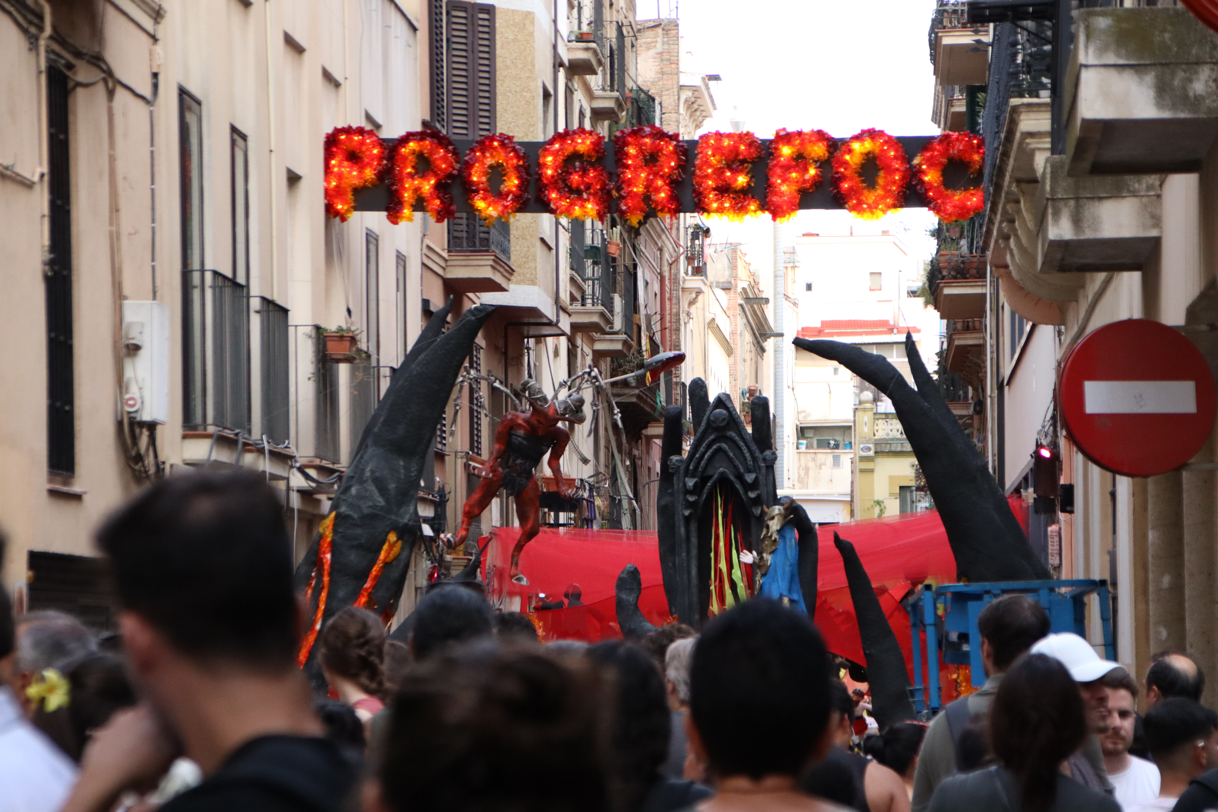 Carrer Progrés renamed 'Progrefoc' for the Festes de Gràcia