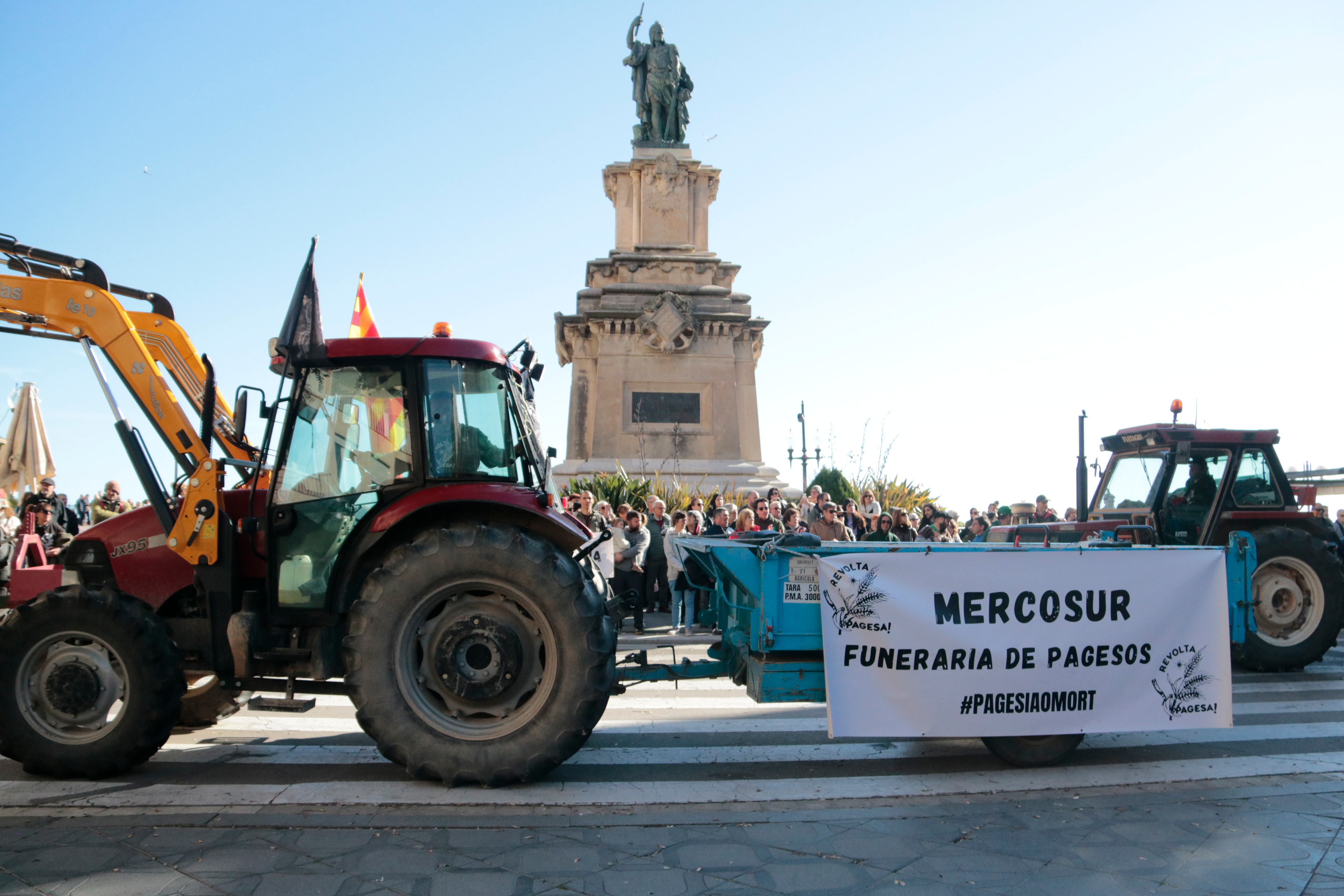 Tractor march through Tarragona city centre