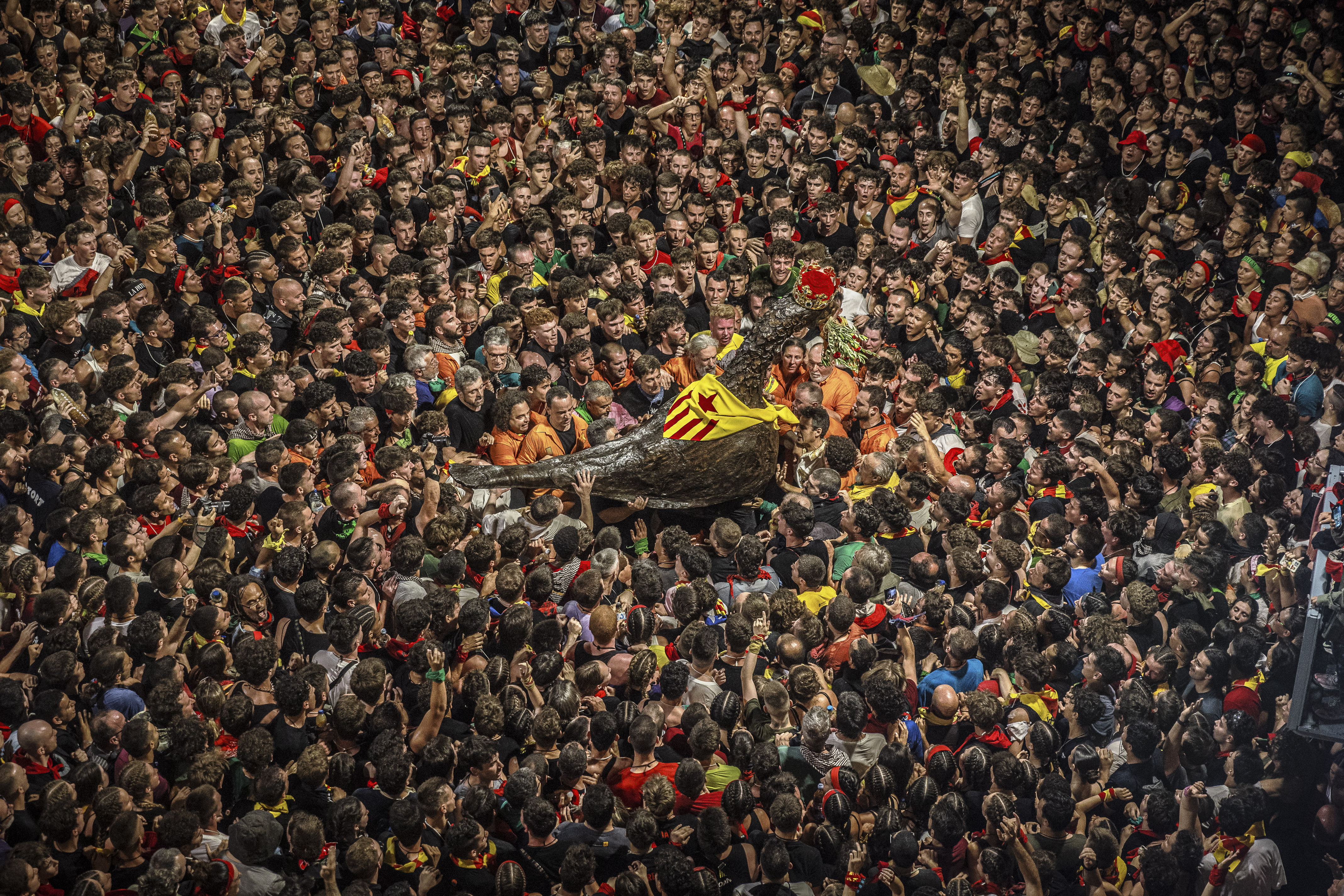 Hundreds next to the Eagle of Berga during the Patum Completa on June 19, 2025