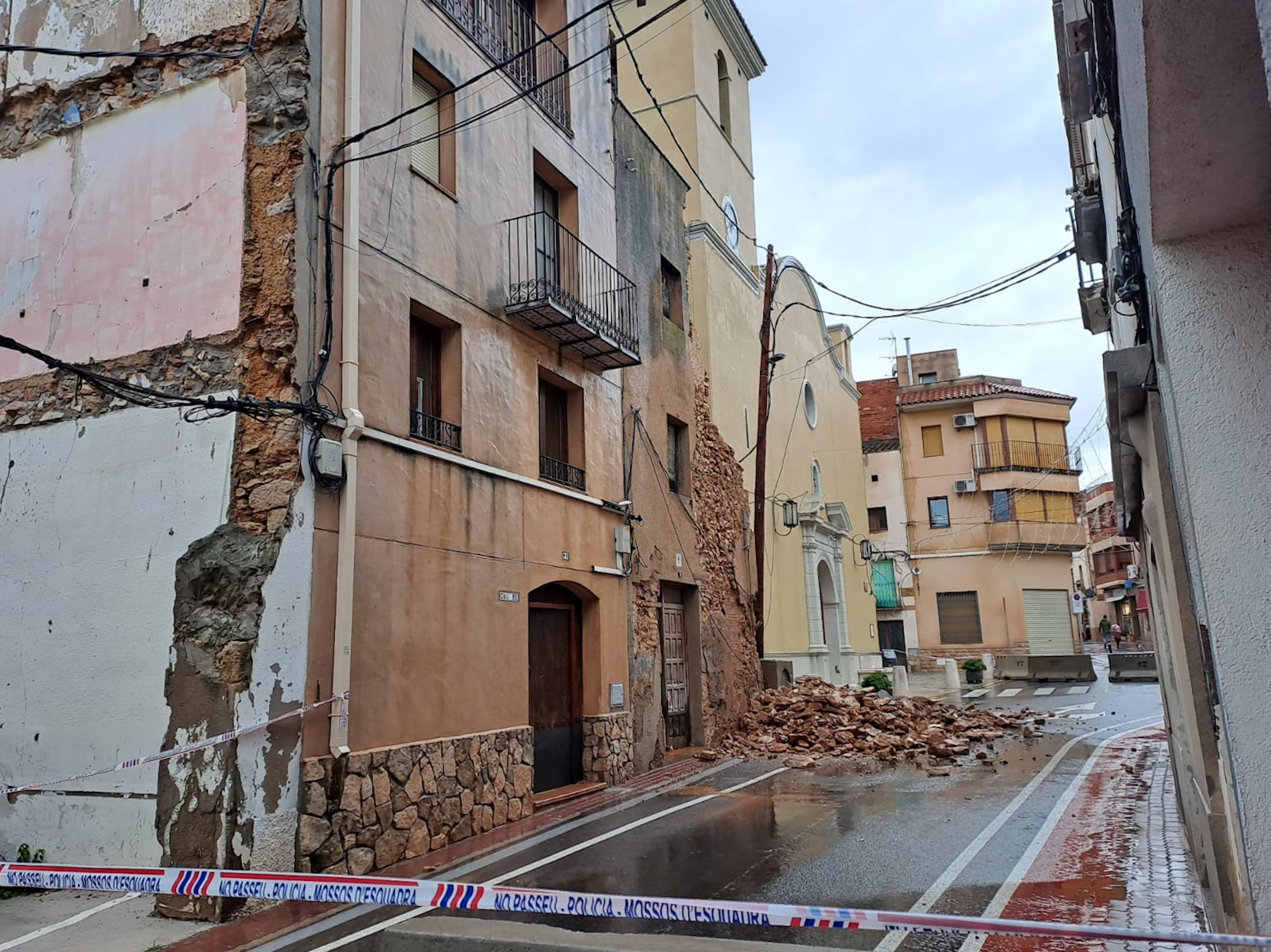 A house in Perelló, in southern Catalonia collapsed due to the levanter storm hitting the territory during the Christmas season