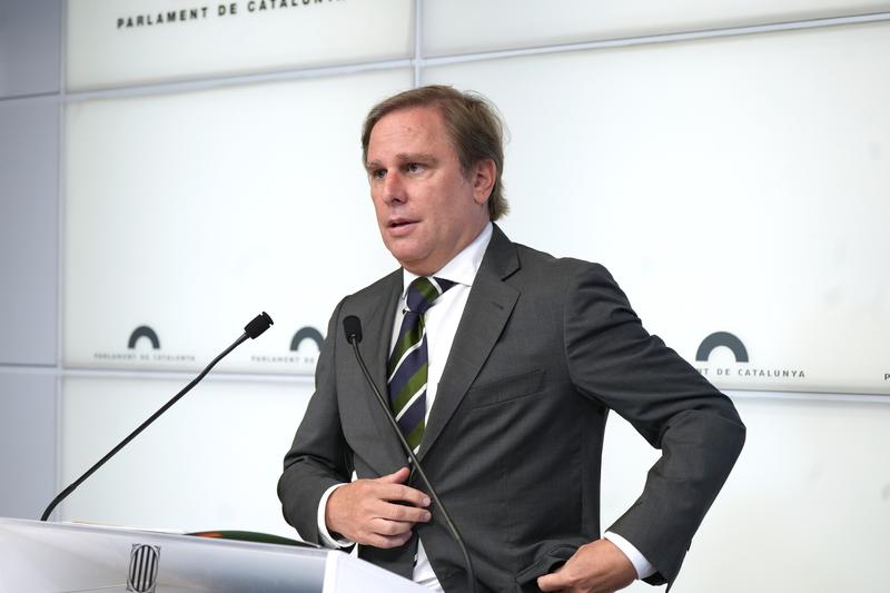Vox veu una "presa de pèl" l'acord de pressupostos i acusa PSC, ERC i Comuns de fer "més cessions al separatisme"
