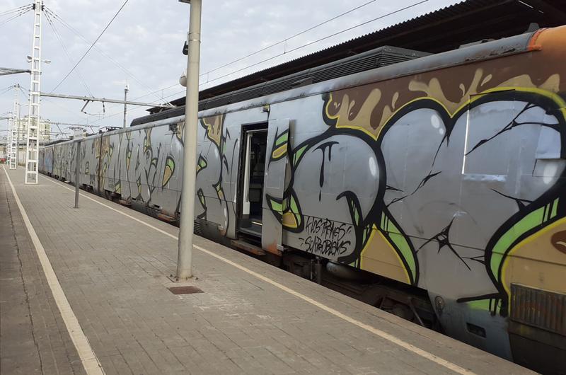 A Rodalies train covered in graffiti