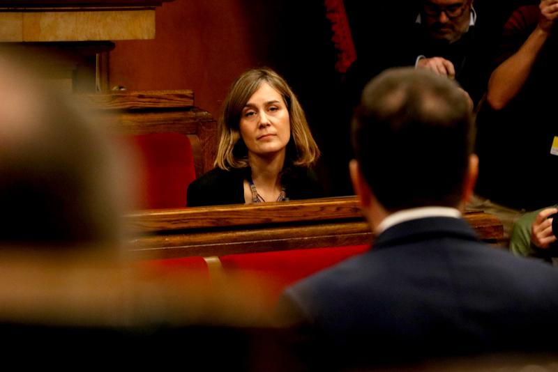 Catalunya En Comú leader Jéssica Albiach looks at Catalan president Pere Aragonès in parliament