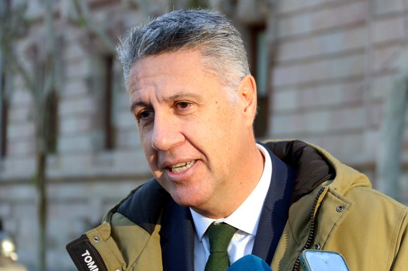 Badalona mayor Xavier Garcia Albiol enters court on Monday morning for his trial in the so-called 'antennas case'