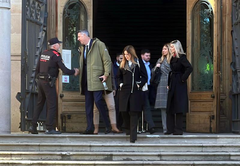 Badalona mayor Xavier Garcia Albiol shakes the hand of a police officer outside the court on the day of a hearing for the 'antennas case'