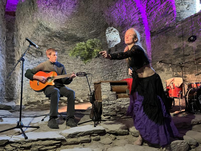 Dancer Anna Rubió and musician Arnau Obiols perform a piece dedicated to the Savina d'Aratí, a monumental tree and Catalonia's largest juniper