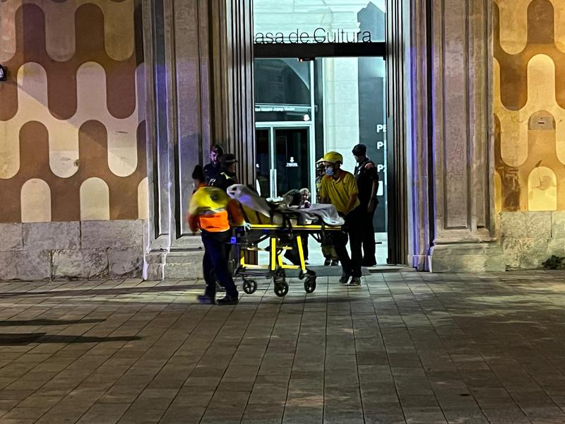 Emergency services treating an injured person outside Girona's Casa de Cultura