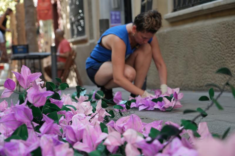A Gràcia resident works on the decorations in Travessia de Sant Antoni