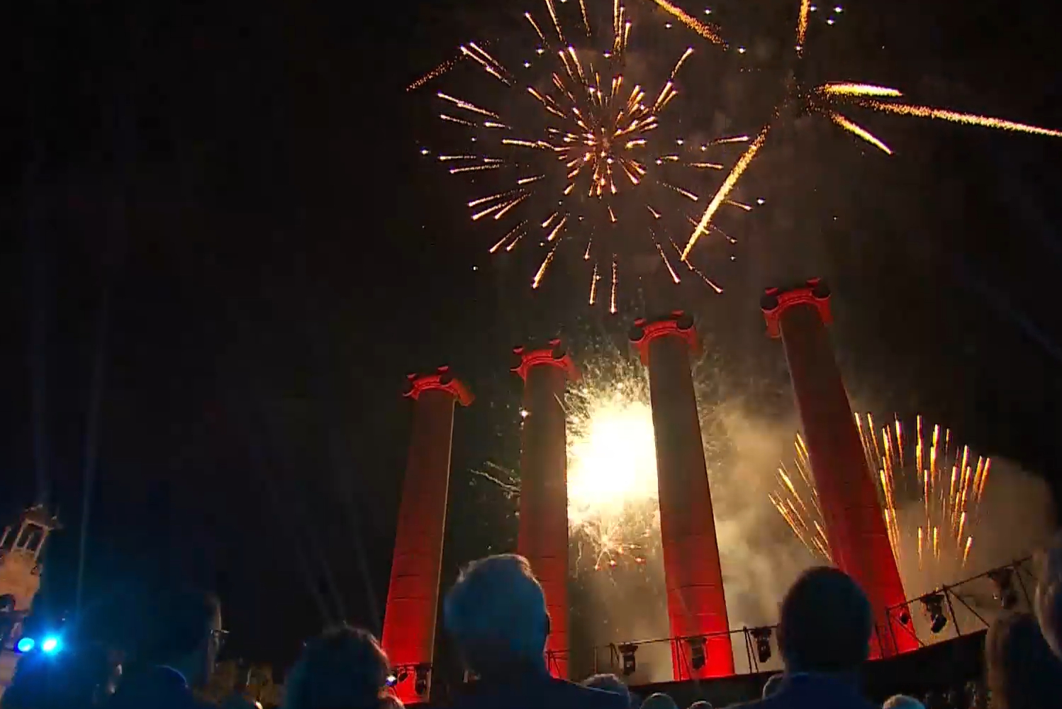 Fireworks close the ceremony.