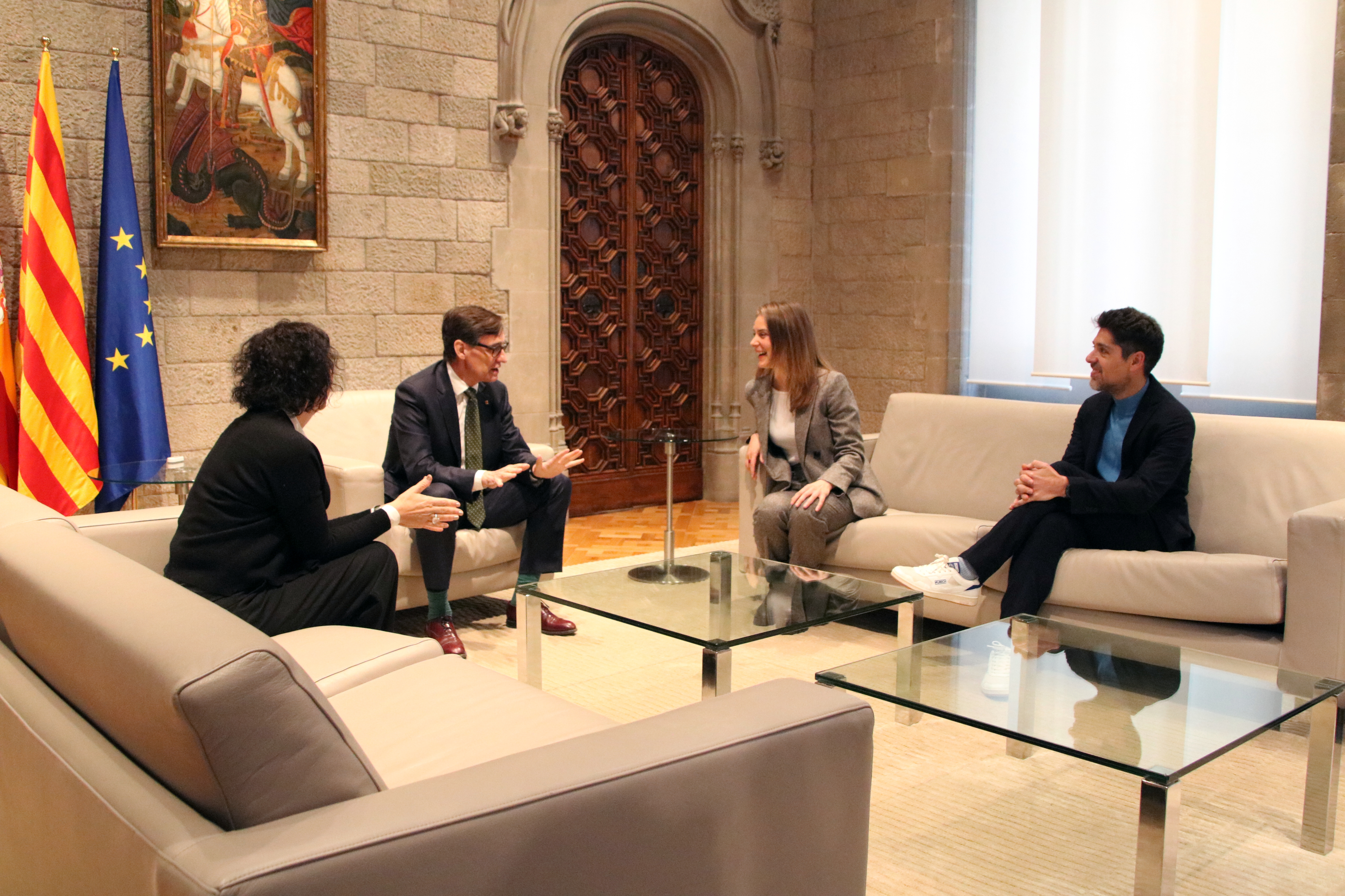 The government and Comuns meet to formalize their budget agreement