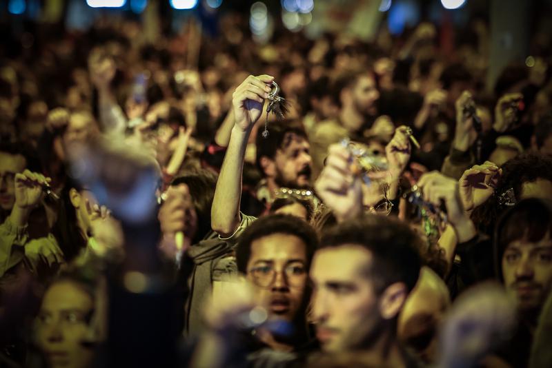 Protesters shake their house keys during the housing protest in Barcelona on November 23