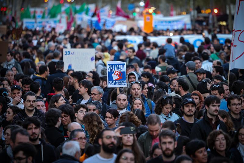 Tens of thousands protest against the housing crisis in Barcelona on November 23, 2024