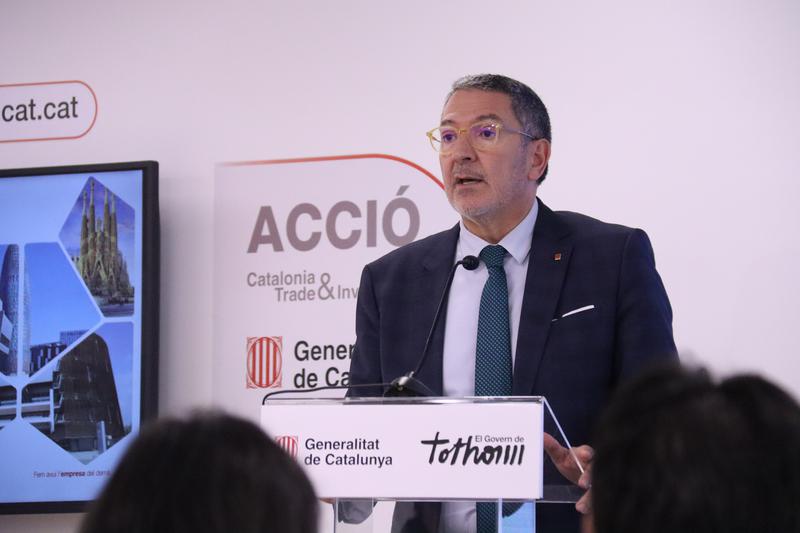 Minister of Enterprise and Employment, Miquel Sàmper, at a press conference