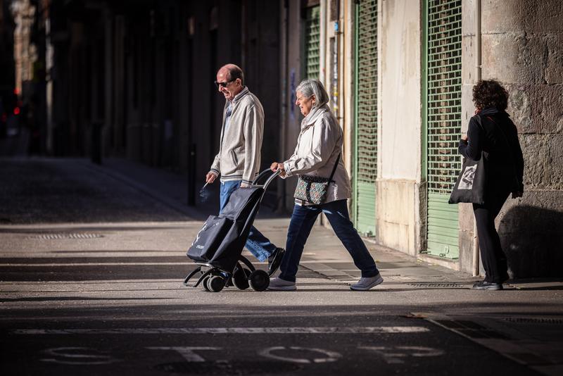 Two old people walk around Barcelona