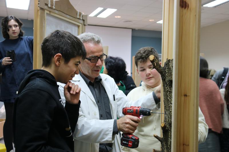 Jorge and Pol working on their door in the MNAC workshop