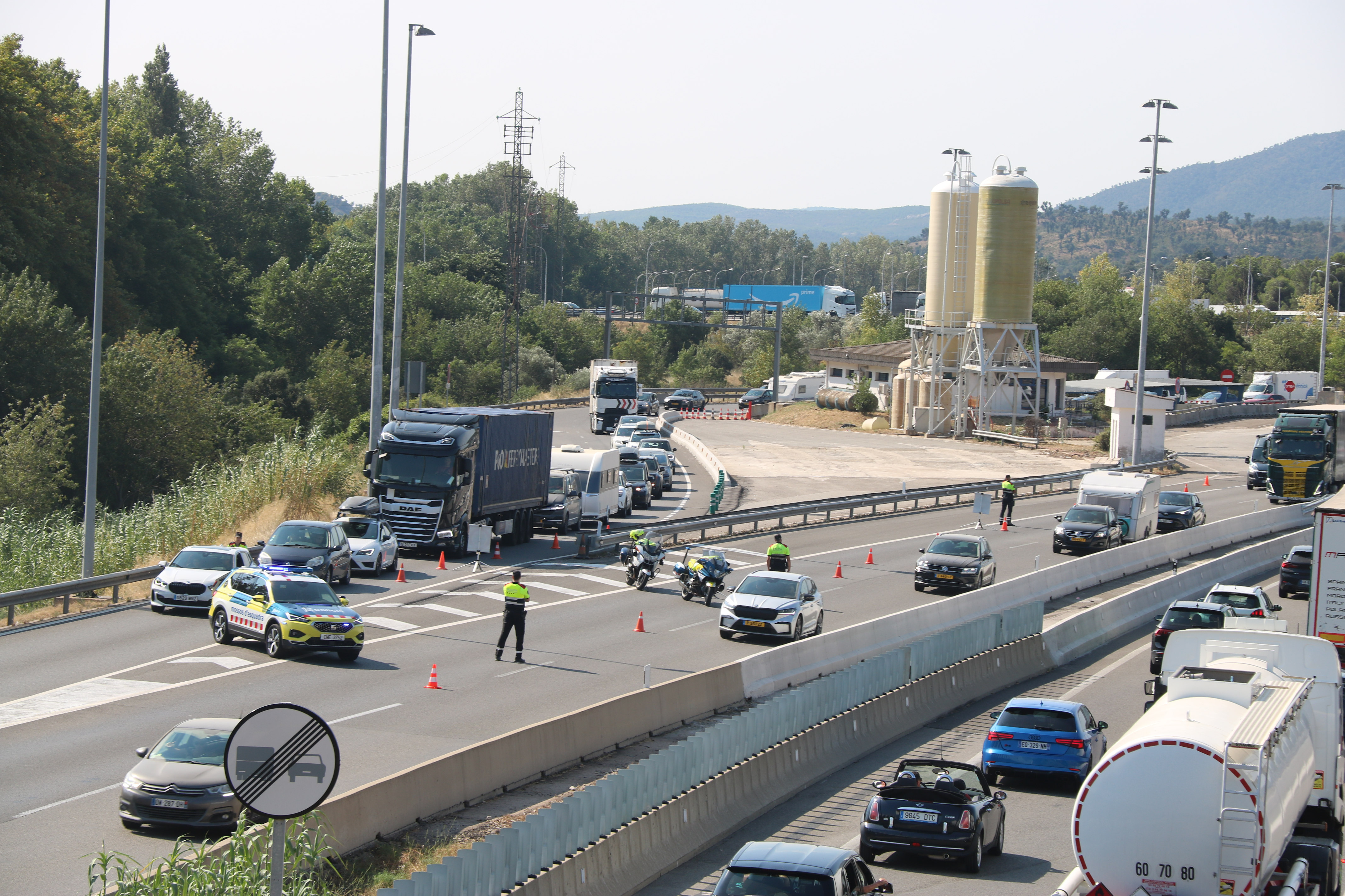 One of the controls of the Catalan Mossos d’Esquadra police to detain Carles Puigdemont on the AP-7 highway on August 8, 2024