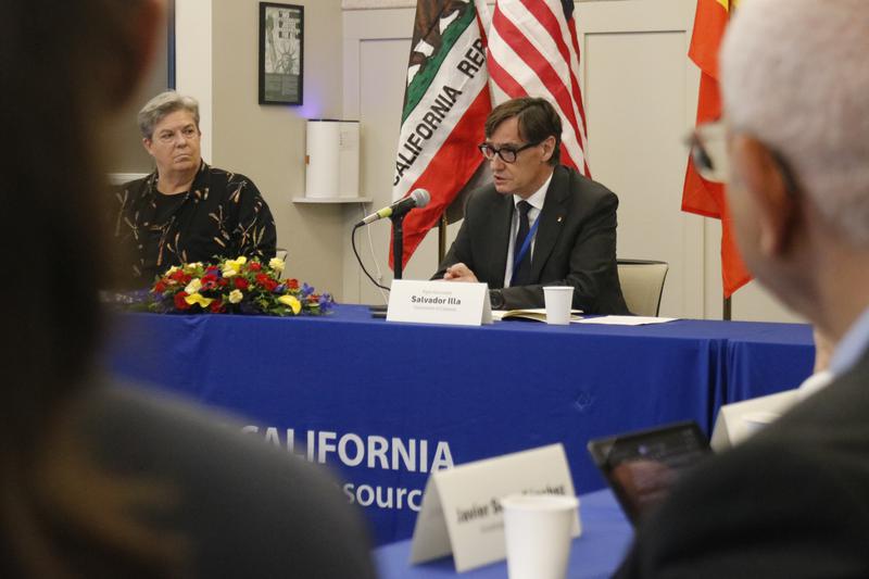 Catalan president Salvador Illa presiding over the signing of the agreement between the Catalan Institute for Water Research and the California Institute for Water Resources